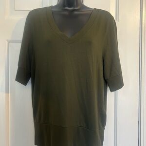 Athleta Step Forward Sweatshirt Tee. Dark Green V-Neck Short Sleeve Tee